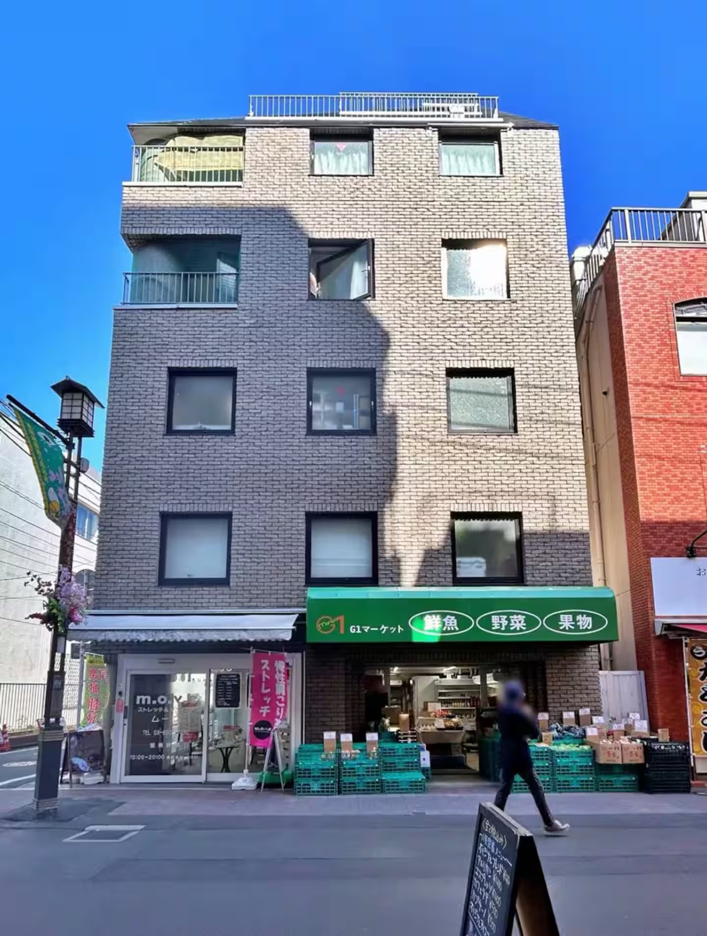 巣鴨スタービル — the building where Sugamo Yasu Hotel is located
